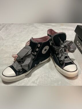 Converse black/pink high tops
